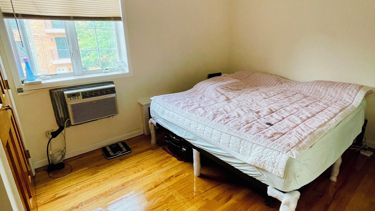 Photo of Bedroom in Murray Hill