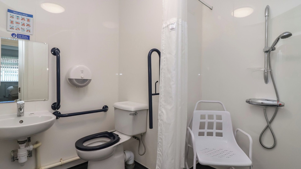 Photo of Bathroom in Heligan