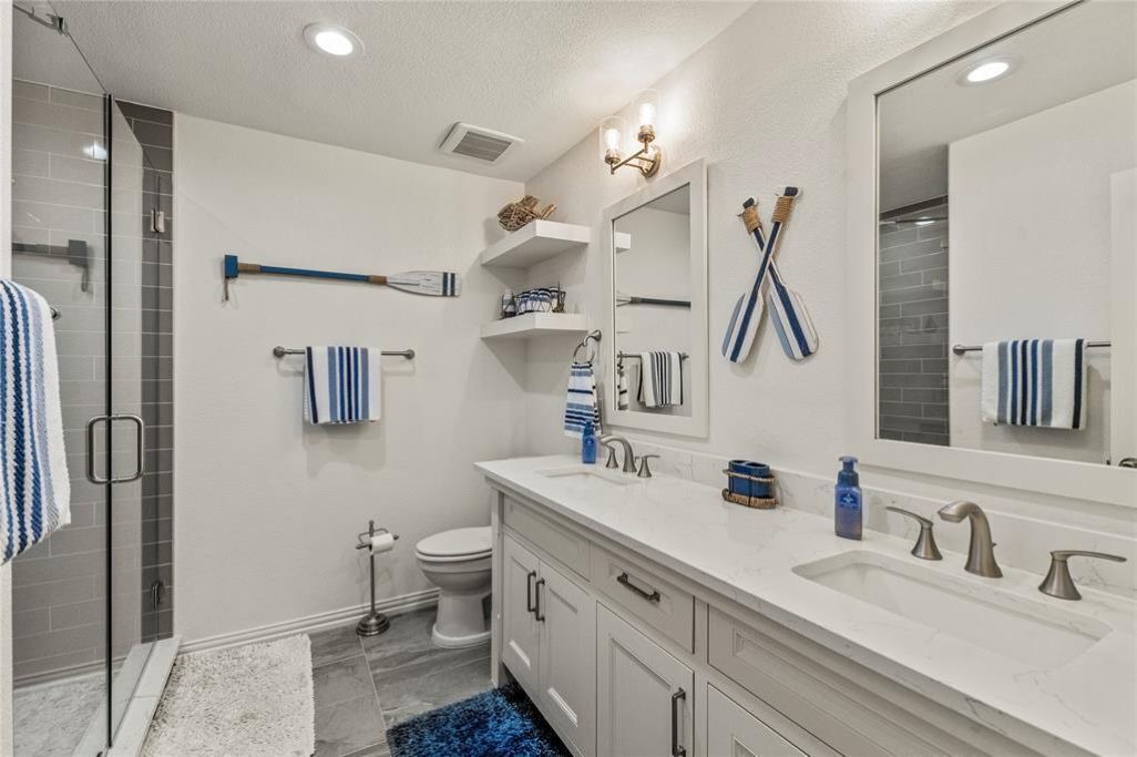 Photo of Bathroom in Seven Points