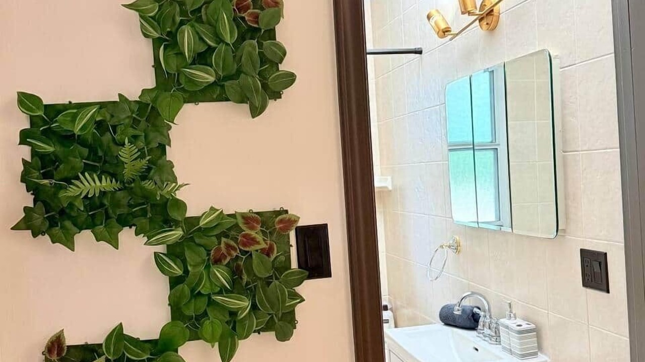 Photo of Bathroom in Lakeview