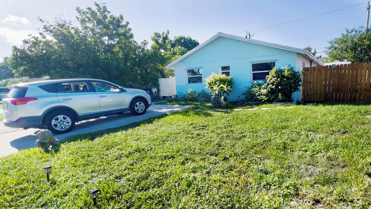 Photo of Outdoor in Lake Worth Corridor