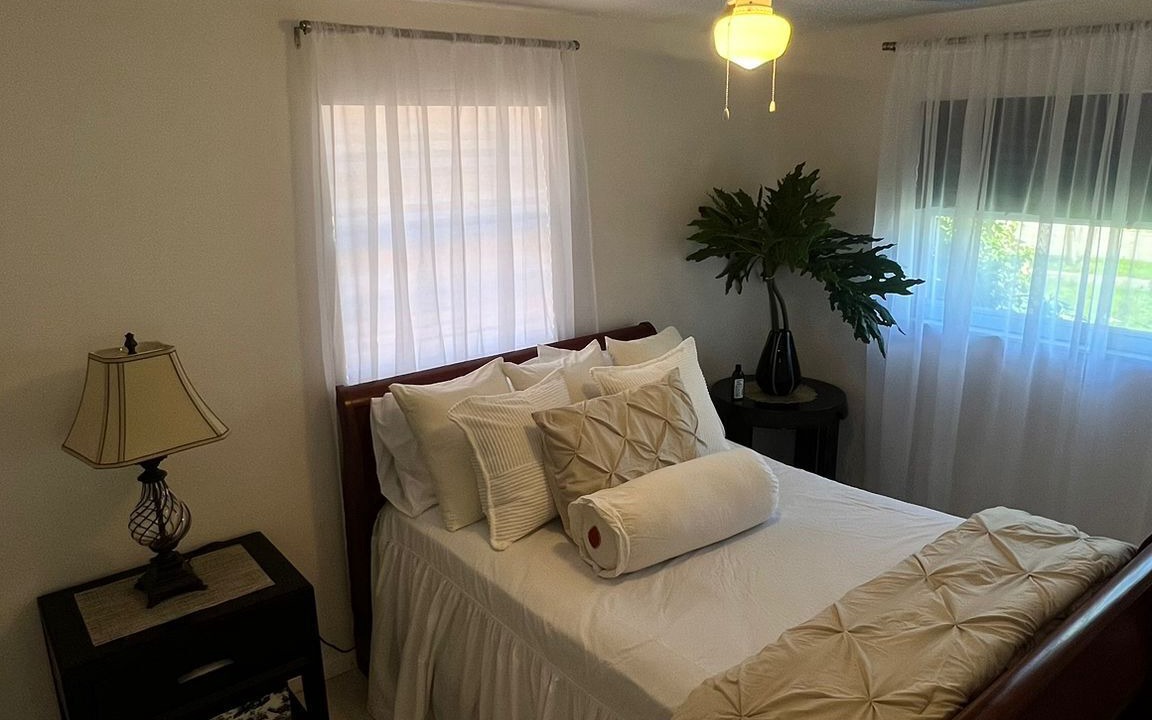 Photo of Bedroom in Lake Worth Corridor