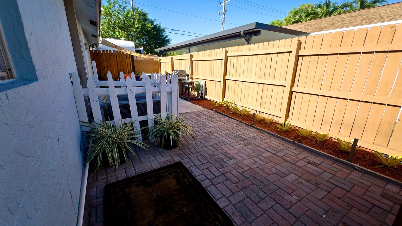 Photo of Outdoor in Lake Worth Corridor