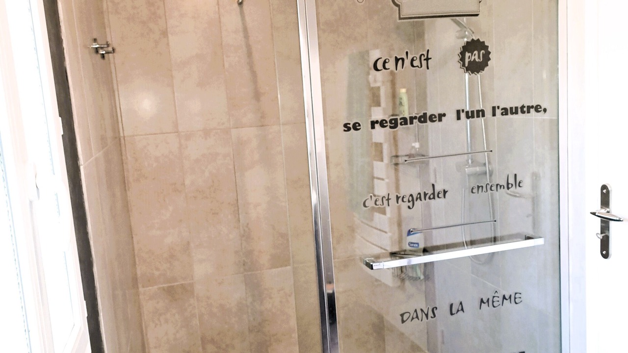 Photo of Bathroom in Vron