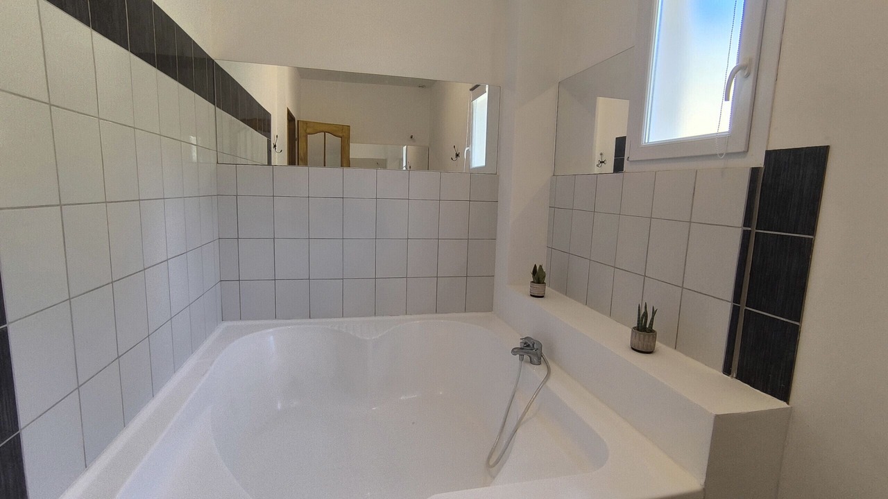 Photo of Bathroom in Saint-Michel-l'Observatoire