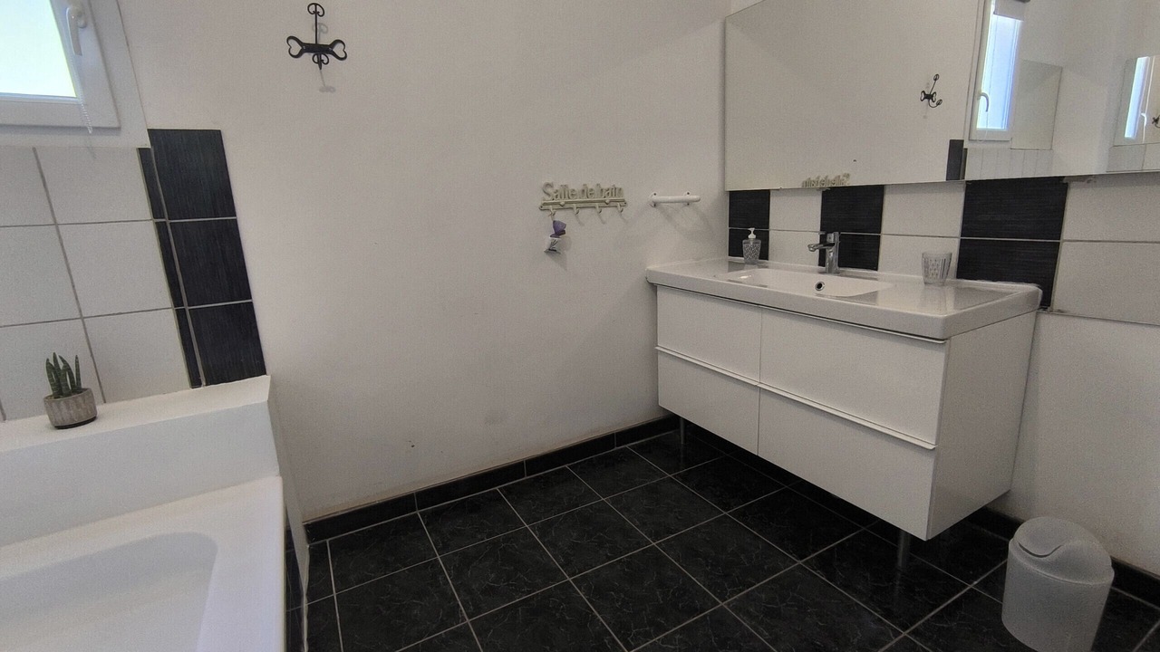 Photo of Bathroom in Saint-Michel-l'Observatoire