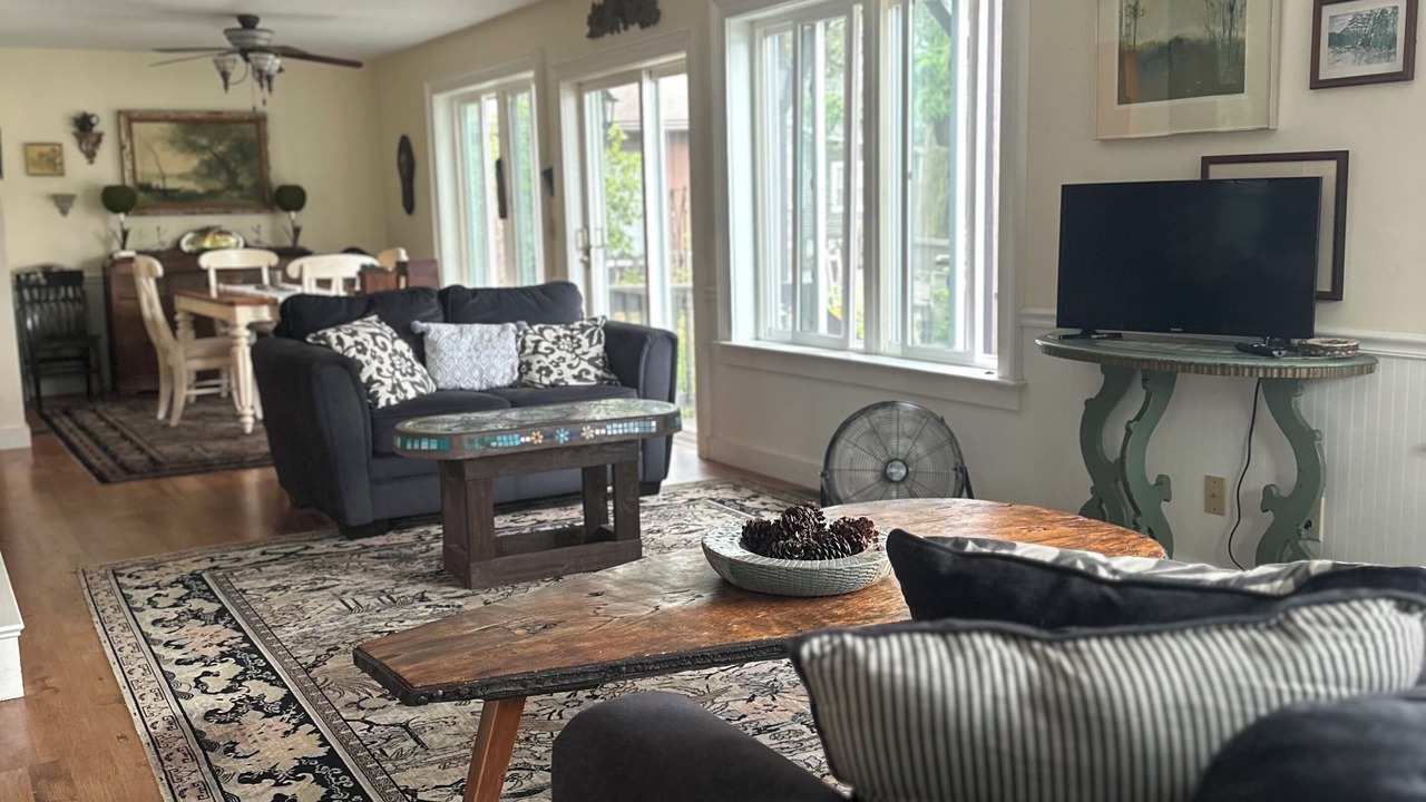 Photo of Livingroom in Hamilton