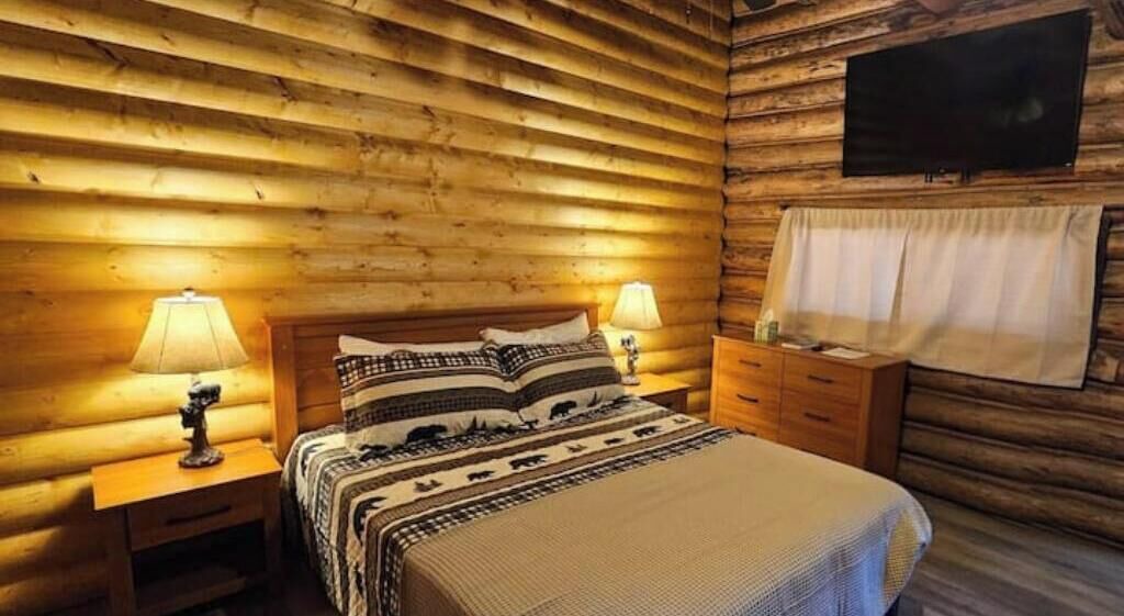 Photo of Bedroom in Cooke City-Silver Gate