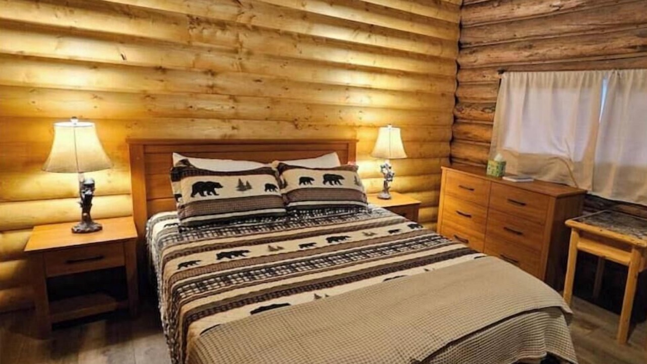 Photo of Bedroom in Cooke City-Silver Gate