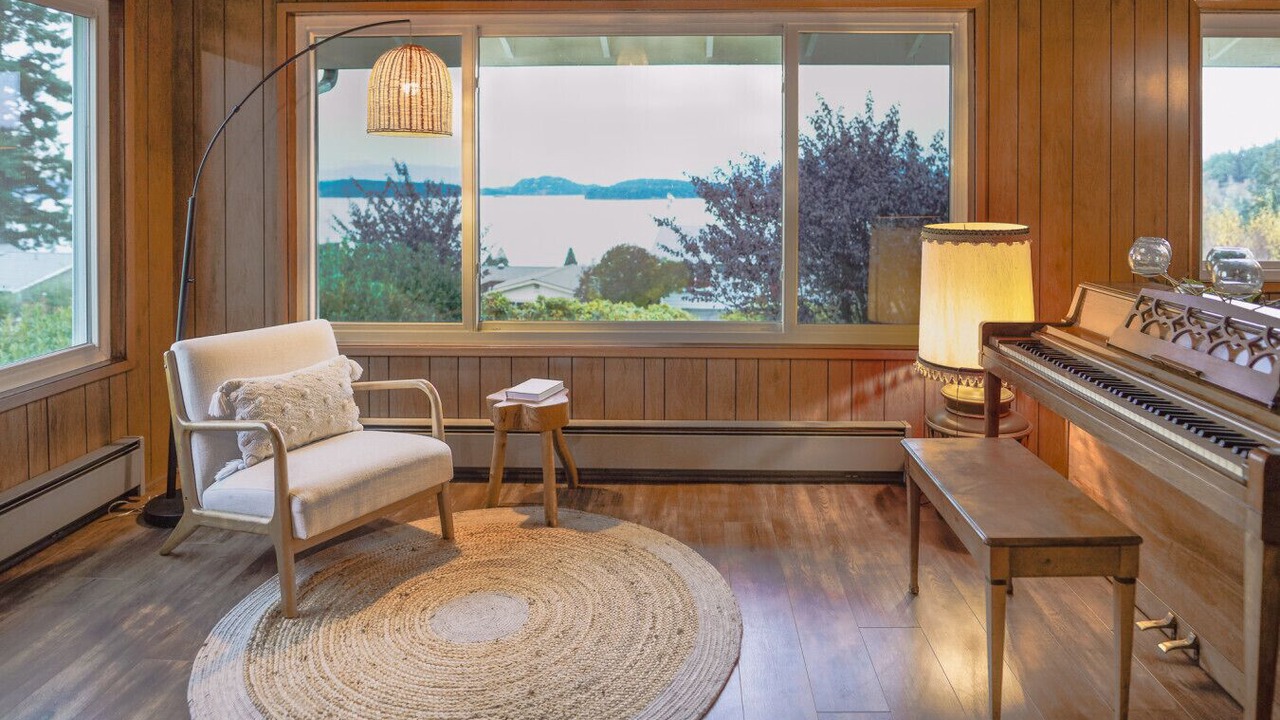 Photo of Bedroom in Oak Harbor