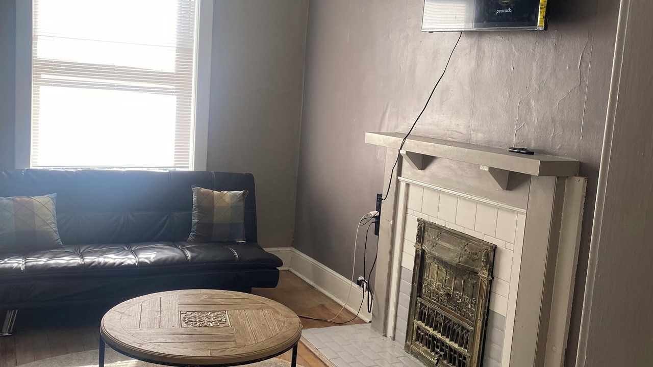 Photo of Livingroom in University City