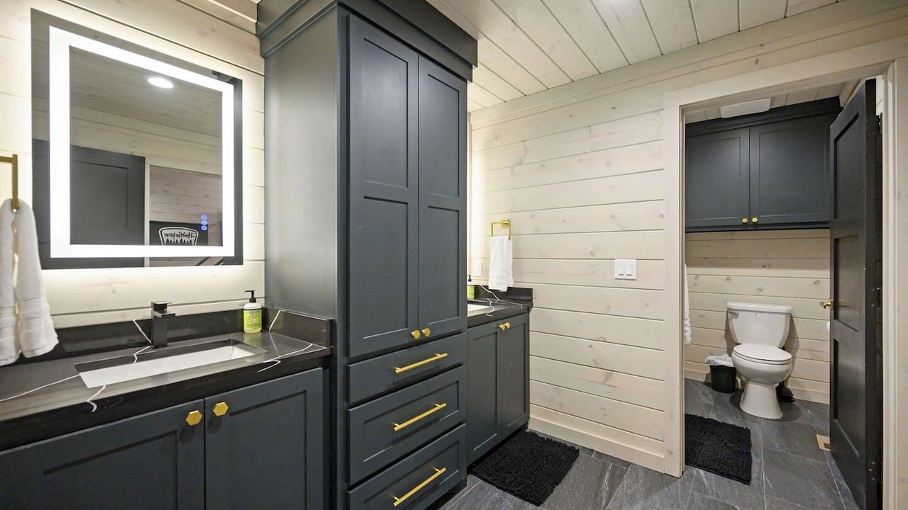 Photo of Bathroom in Broken Bow