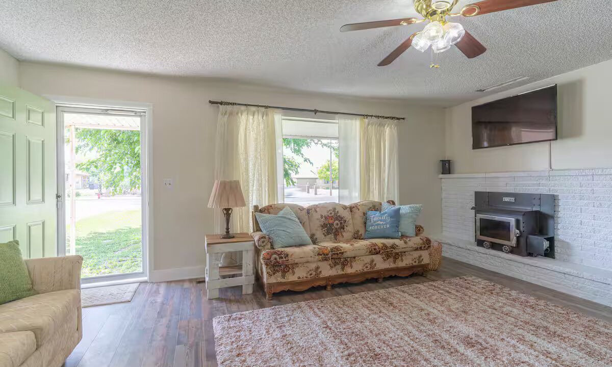 Photo of Livingroom in Taylorsville