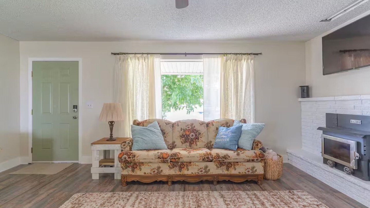 Photo of Livingroom in Taylorsville