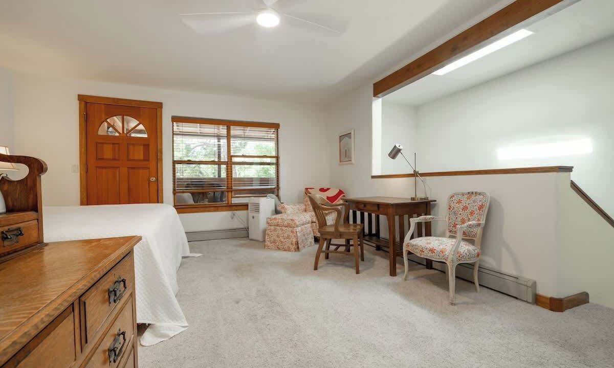 Photo of Bedroom in South Capitol