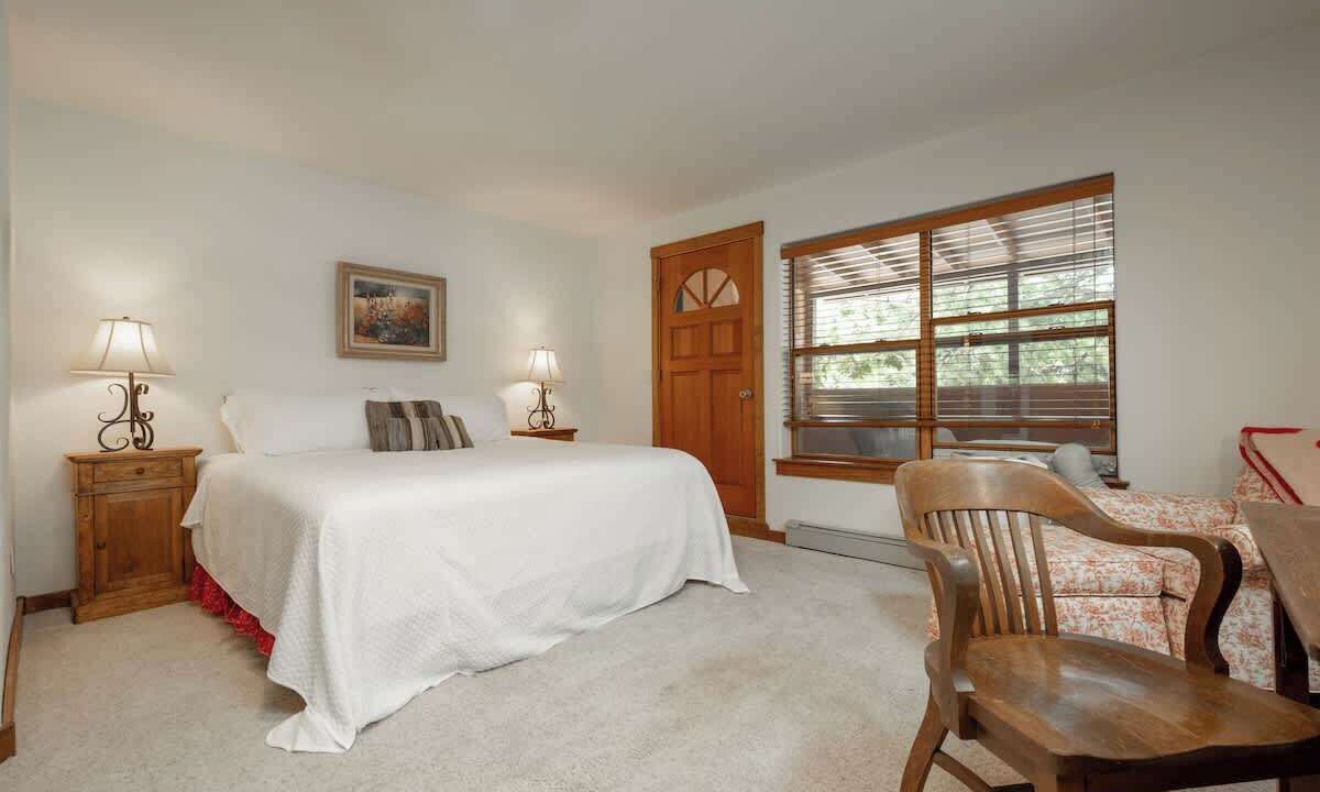 Photo of Bedroom in South Capitol