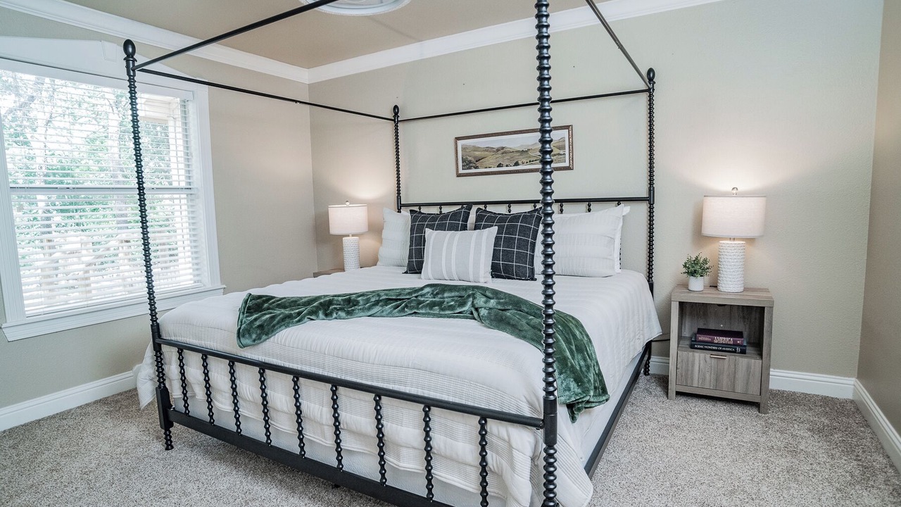 Photo of Bedroom in Luling