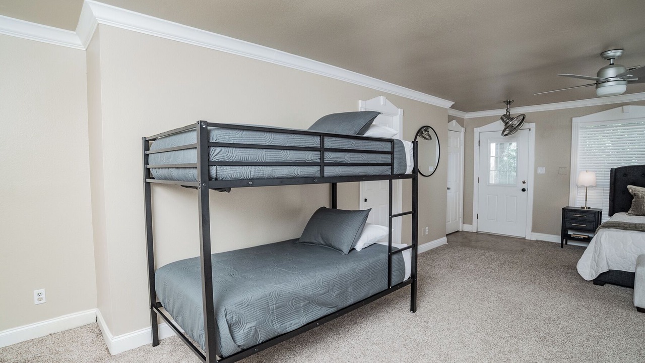 Photo of Bedroom in Luling