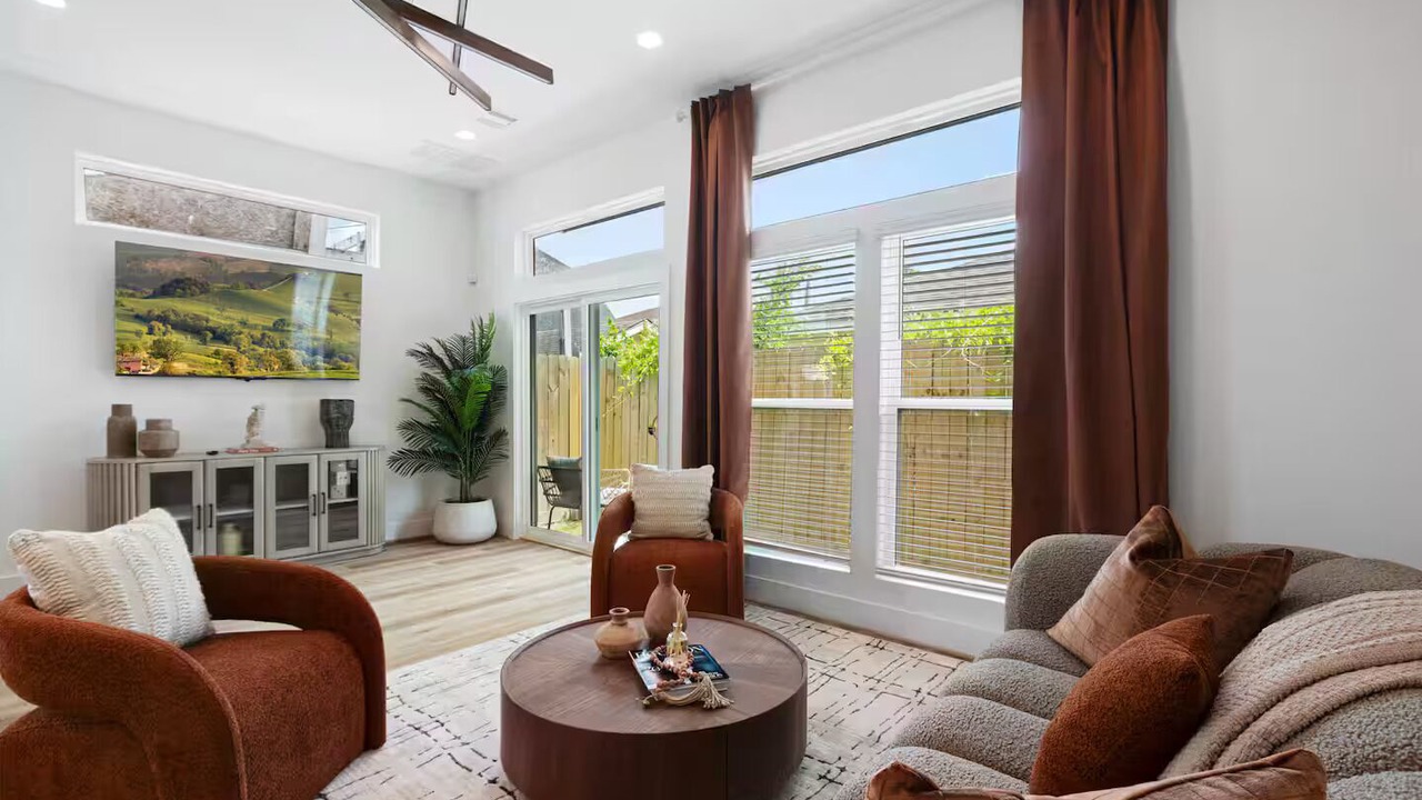 Photo of Livingroom in Northside