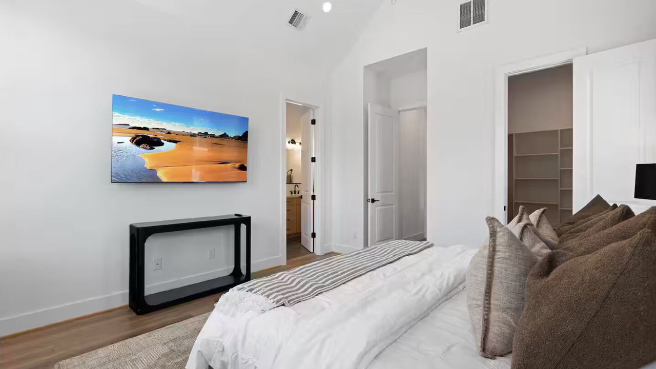 Photo of Bedroom in Northside