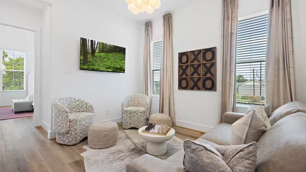 Photo of Livingroom in Northside
