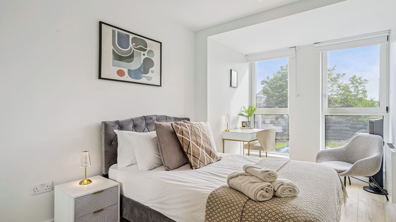 Photo of Bedroom in Coombe Hill