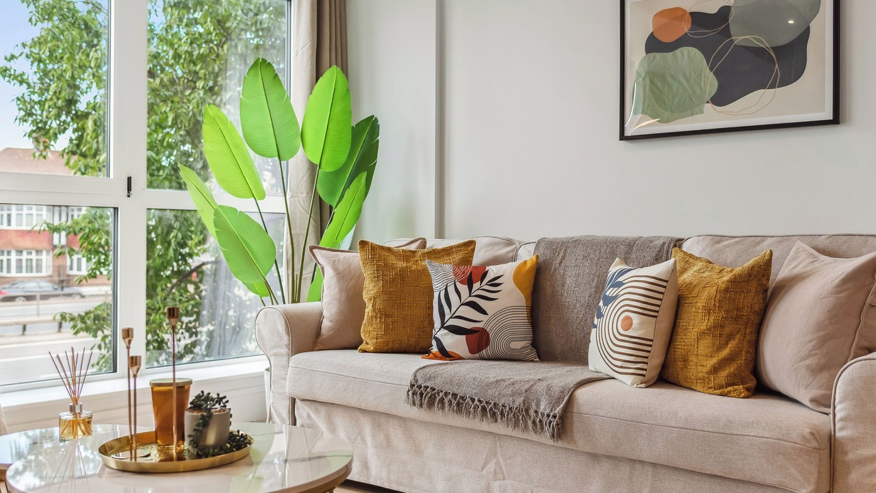 Photo of Livingroom in Coombe Hill