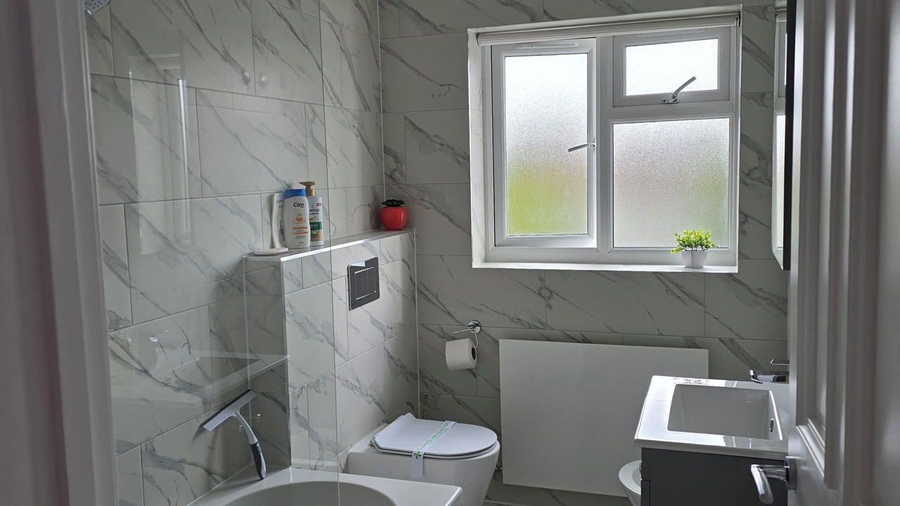 Photo of Bathroom in Tokyngton