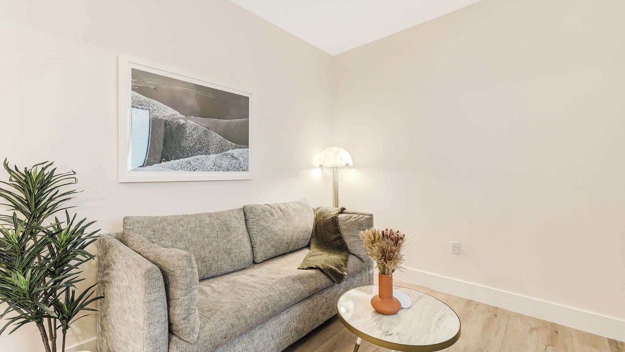 Photo of Livingroom in Midtown