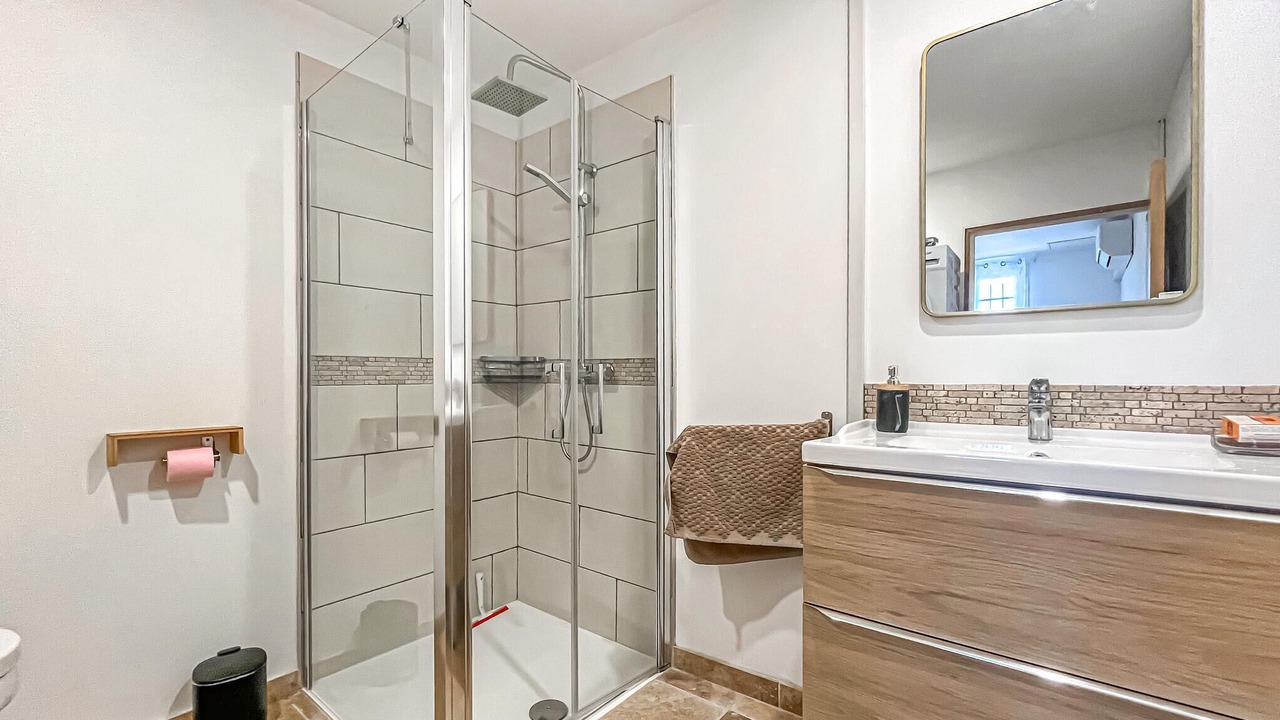Photo of Bathroom in Eyragues