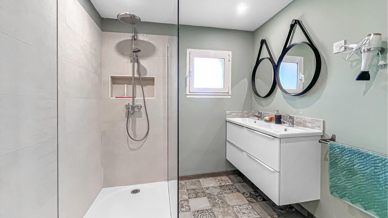 Photo of Bathroom in Eyragues