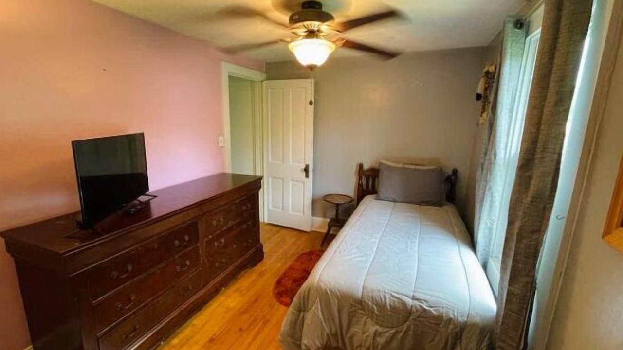 Photo of Bedroom in Hurley