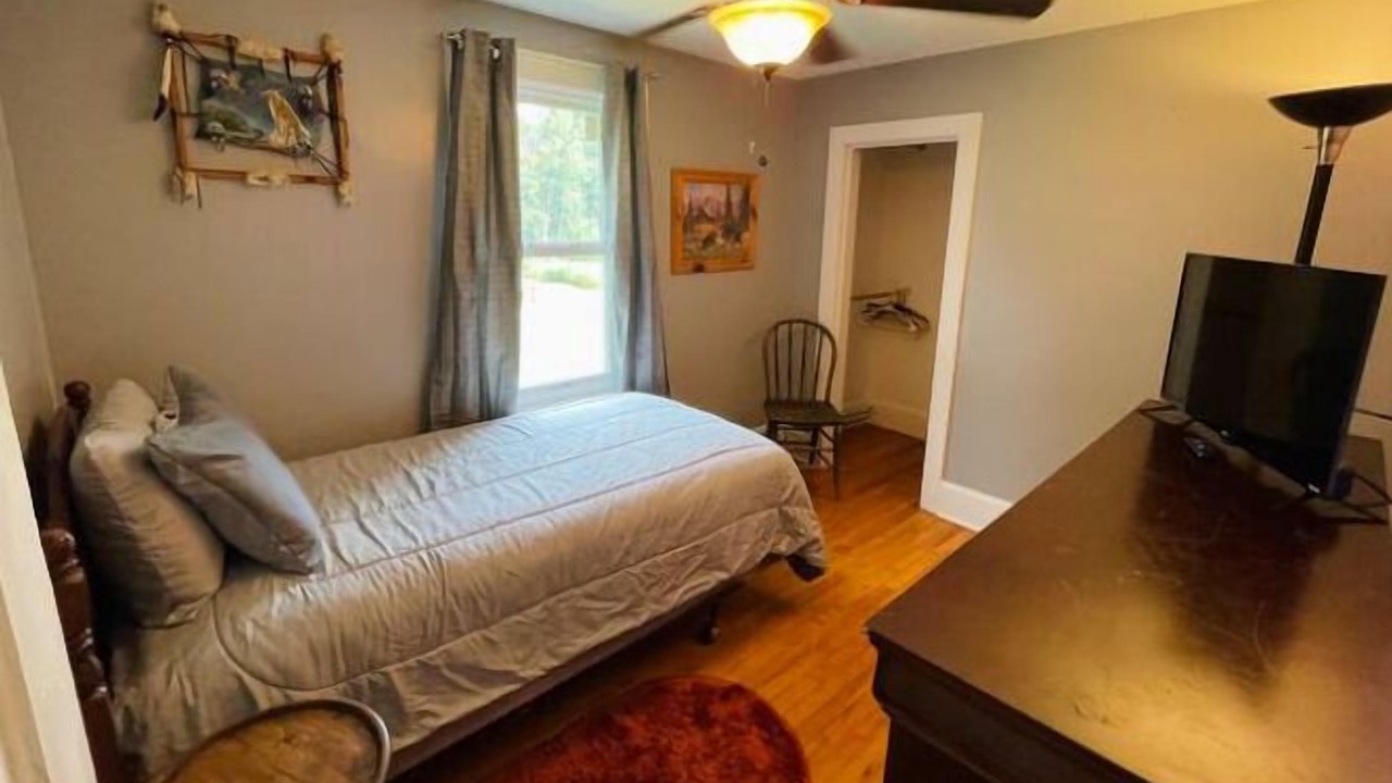 Photo of Bedroom in Hurley