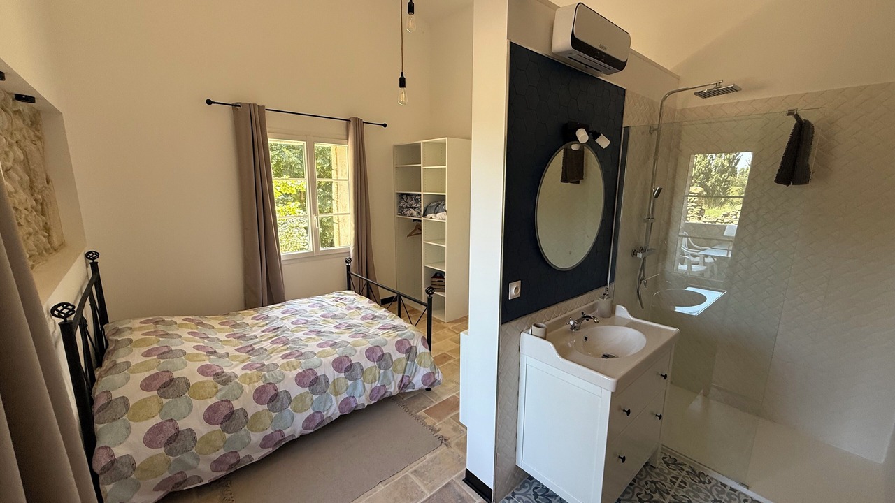 Photo of Bedroom in Lamotte-du-Rhone