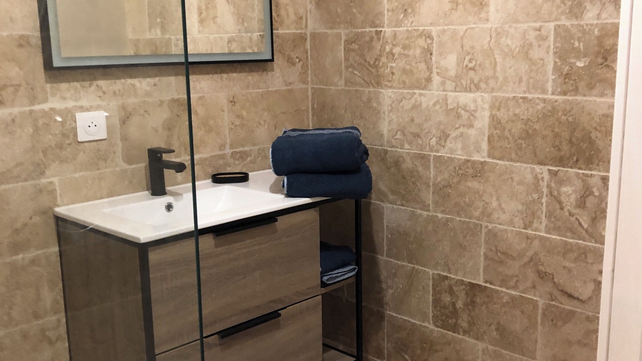 Photo of Bathroom in Escamps