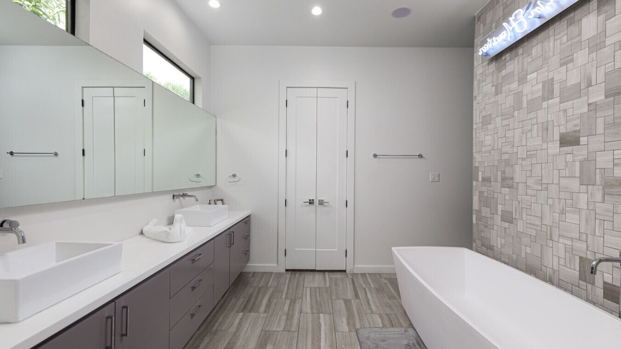 Photo of Bathroom in OST - South Union