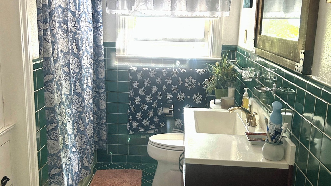 Photo of Bathroom in Springlake