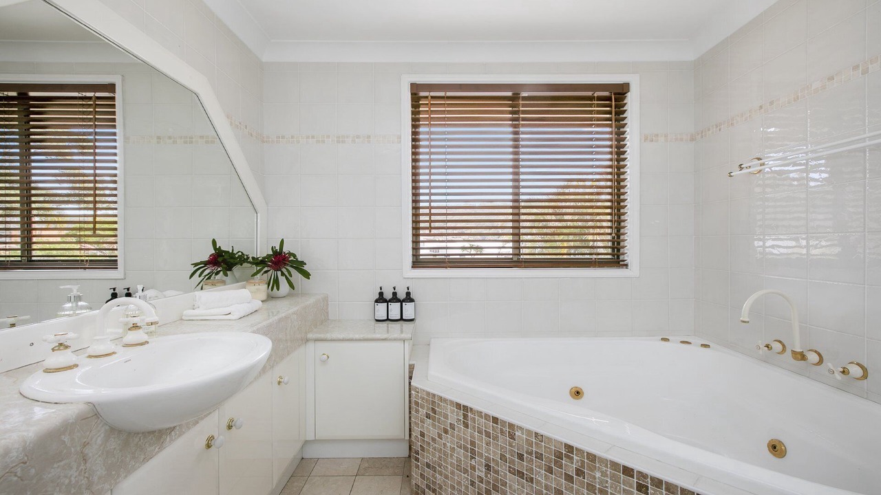 Photo of Bathroom in St Huberts Island