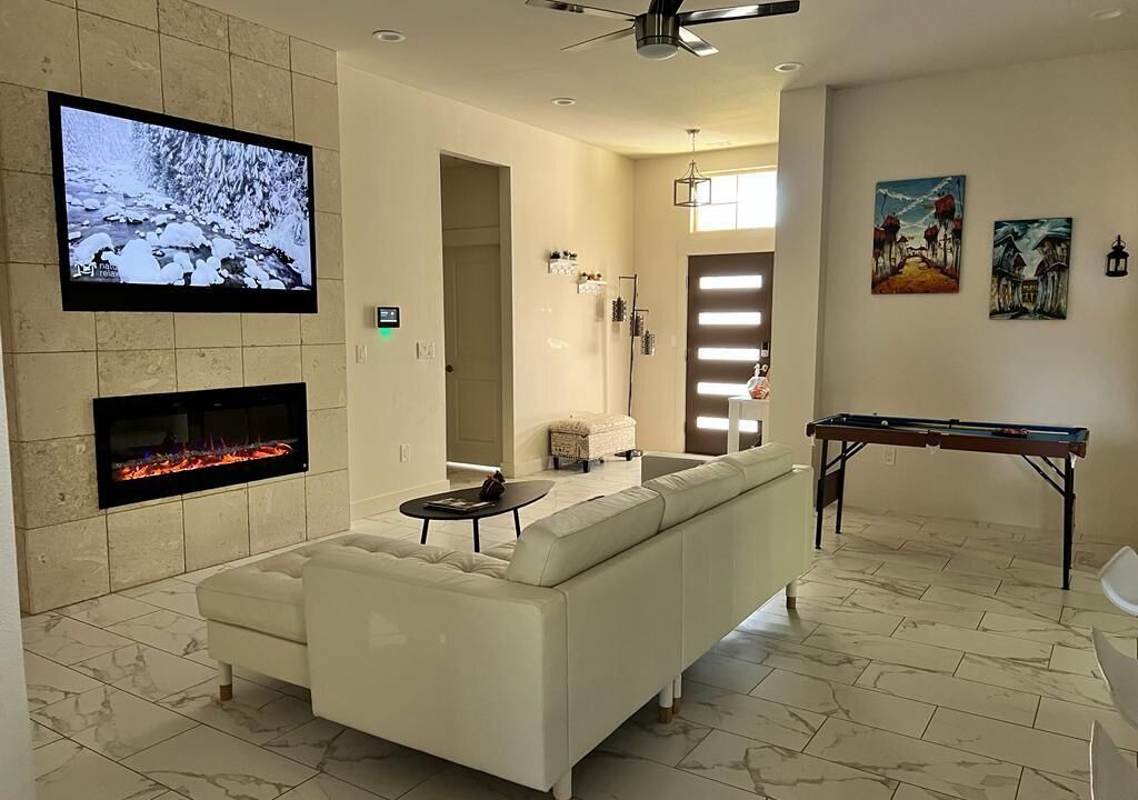 Photo of Livingroom in Highland Lake Estates