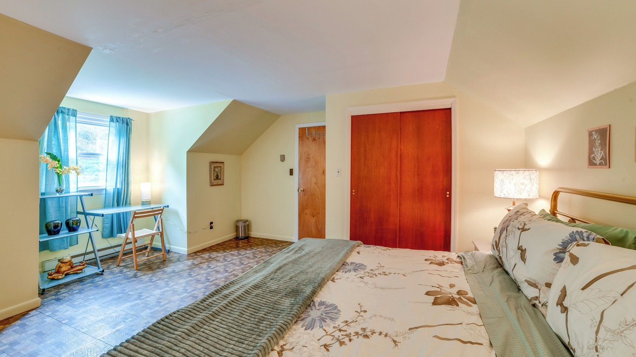 Photo of Bedroom in Roscoe