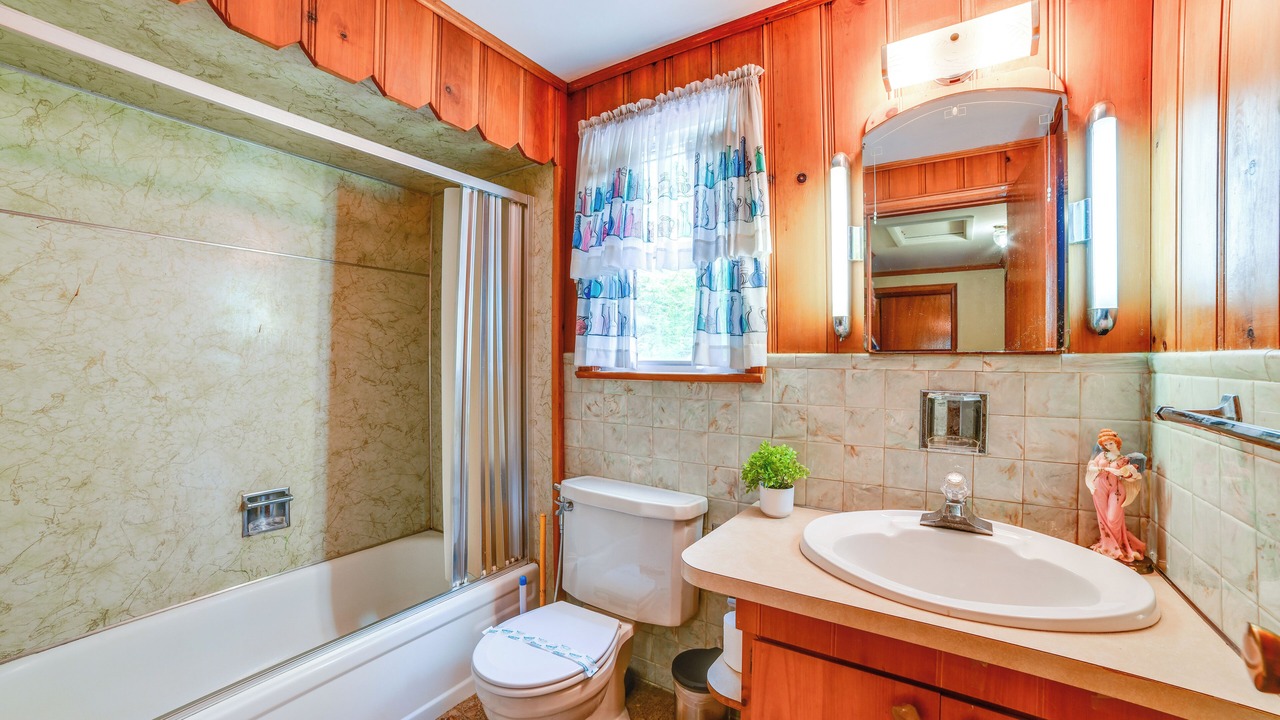 Photo of Bathroom in Roscoe