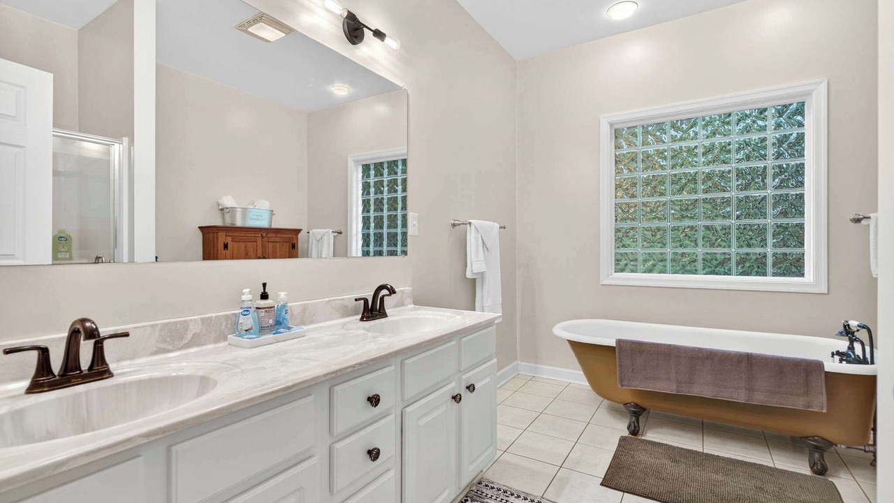 Photo of Bathroom in Luray