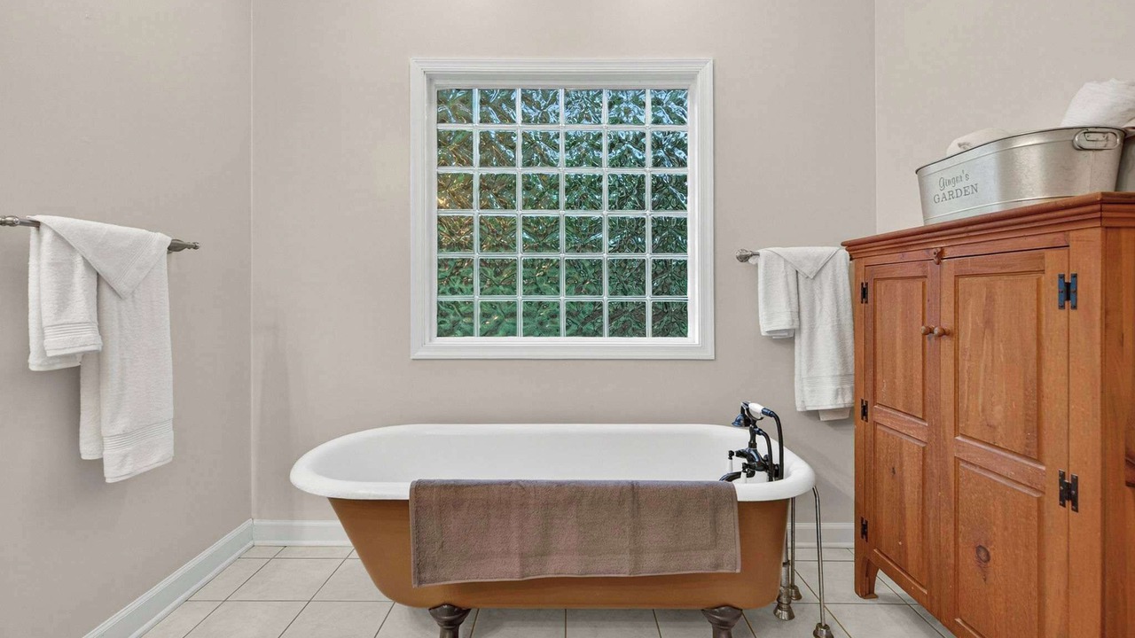 Photo of Bathroom in Luray
