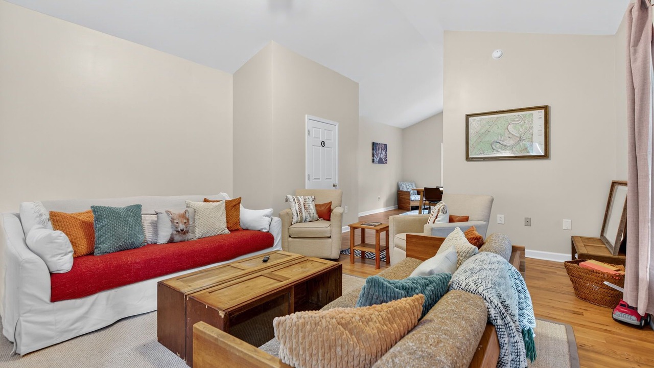 Photo of Livingroom in Luray
