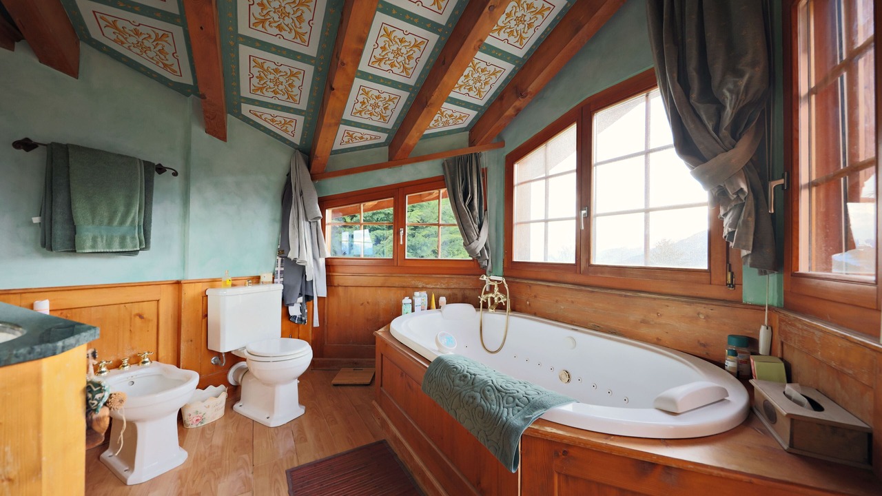 Photo of Bathroom in Lens