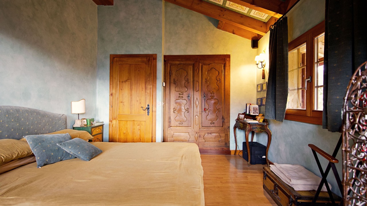 Photo of Bedroom in Lens