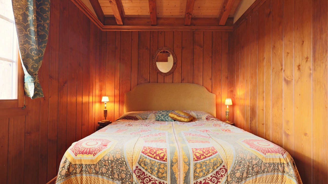 Photo of Bedroom in Lens
