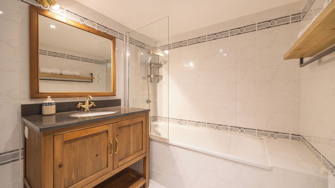 Photo of Bathroom in Combefa