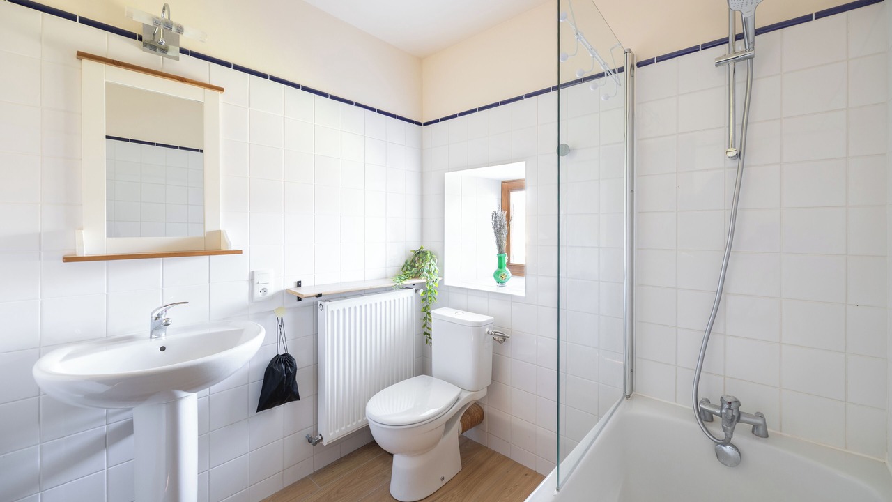 Photo of Bathroom in Combefa