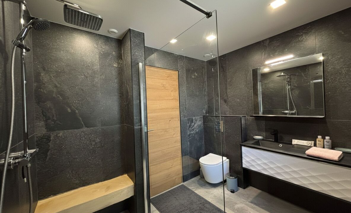 Photo of Bathroom in Saint-Yzans-de-Medoc